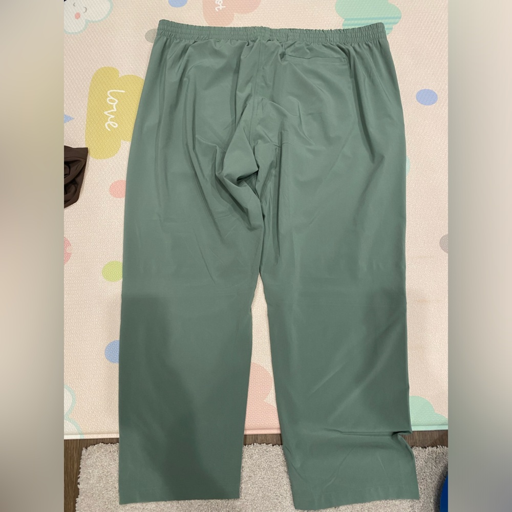NWT Outdoor Voices Zephyr Pants 29”, Laurel Wreath. 2 front pockets w/ zippers - Picture 2 of 5